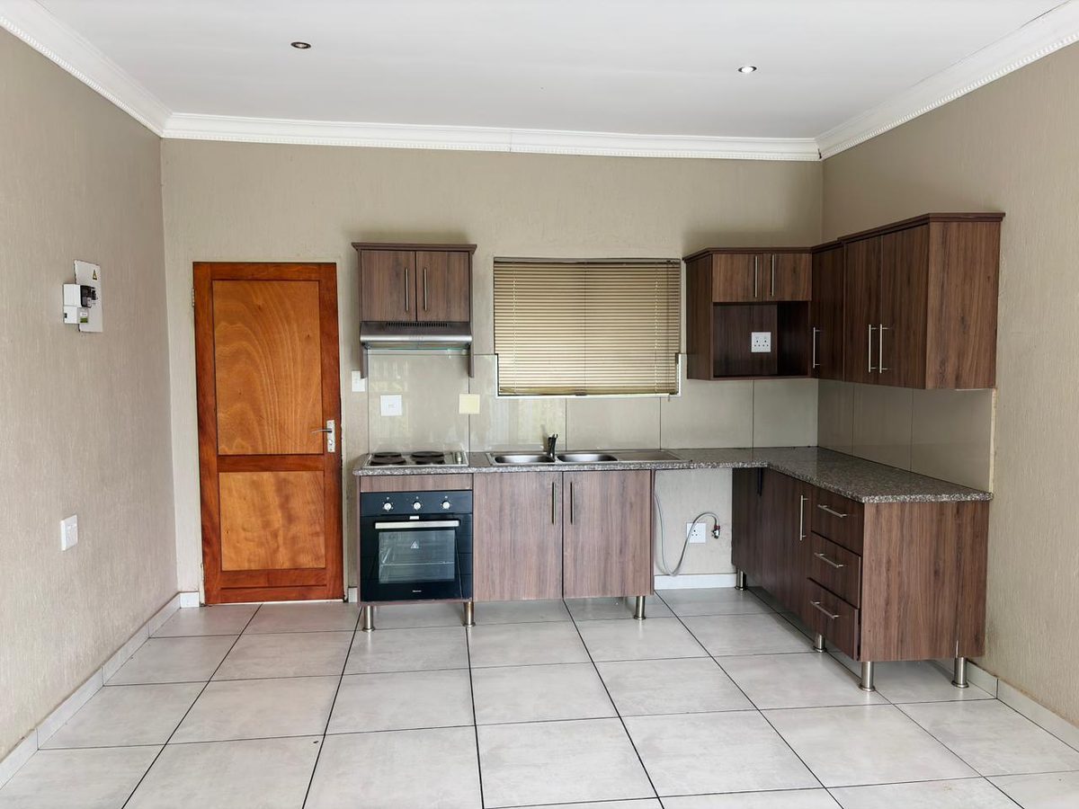 16 Mineola, Orchards