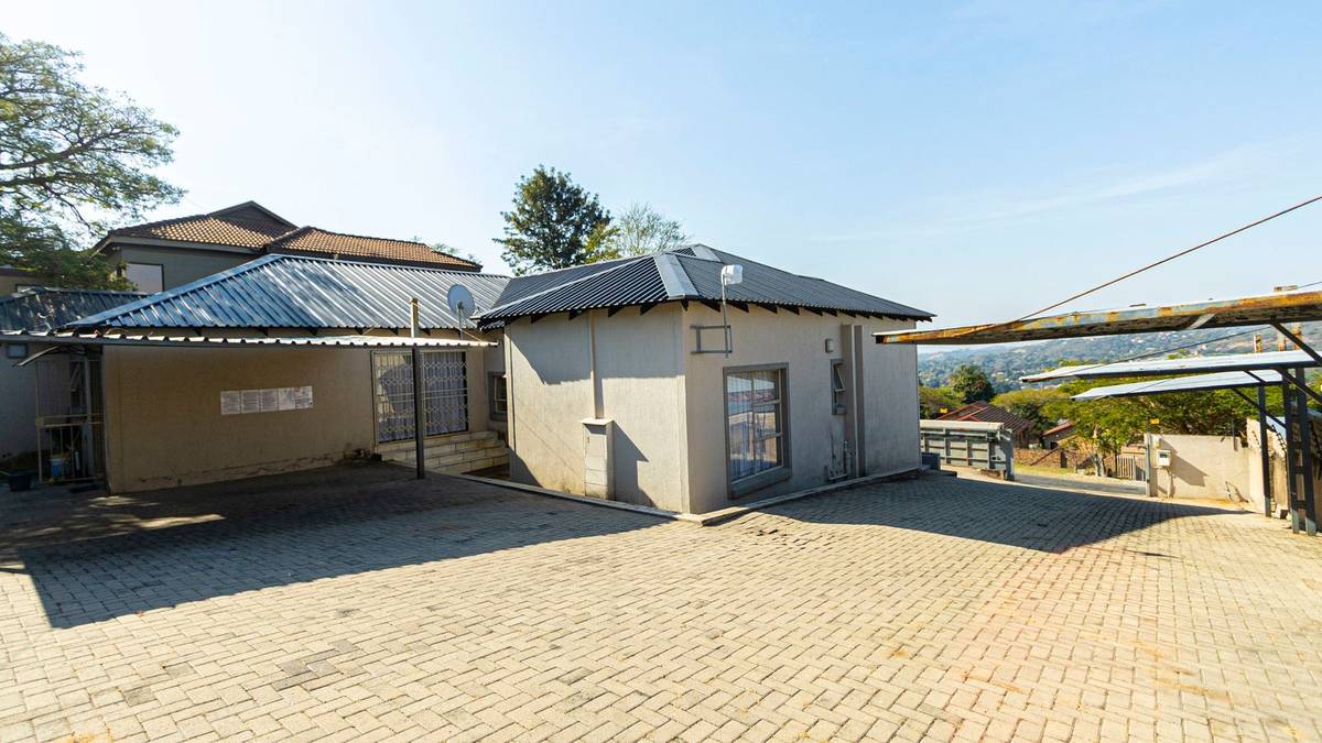 21 Van Rooyen — photo 8